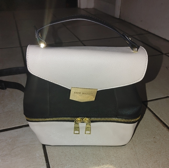 Steve Madden Convertible Backpack to Crossbody. - Picture 2 of 8